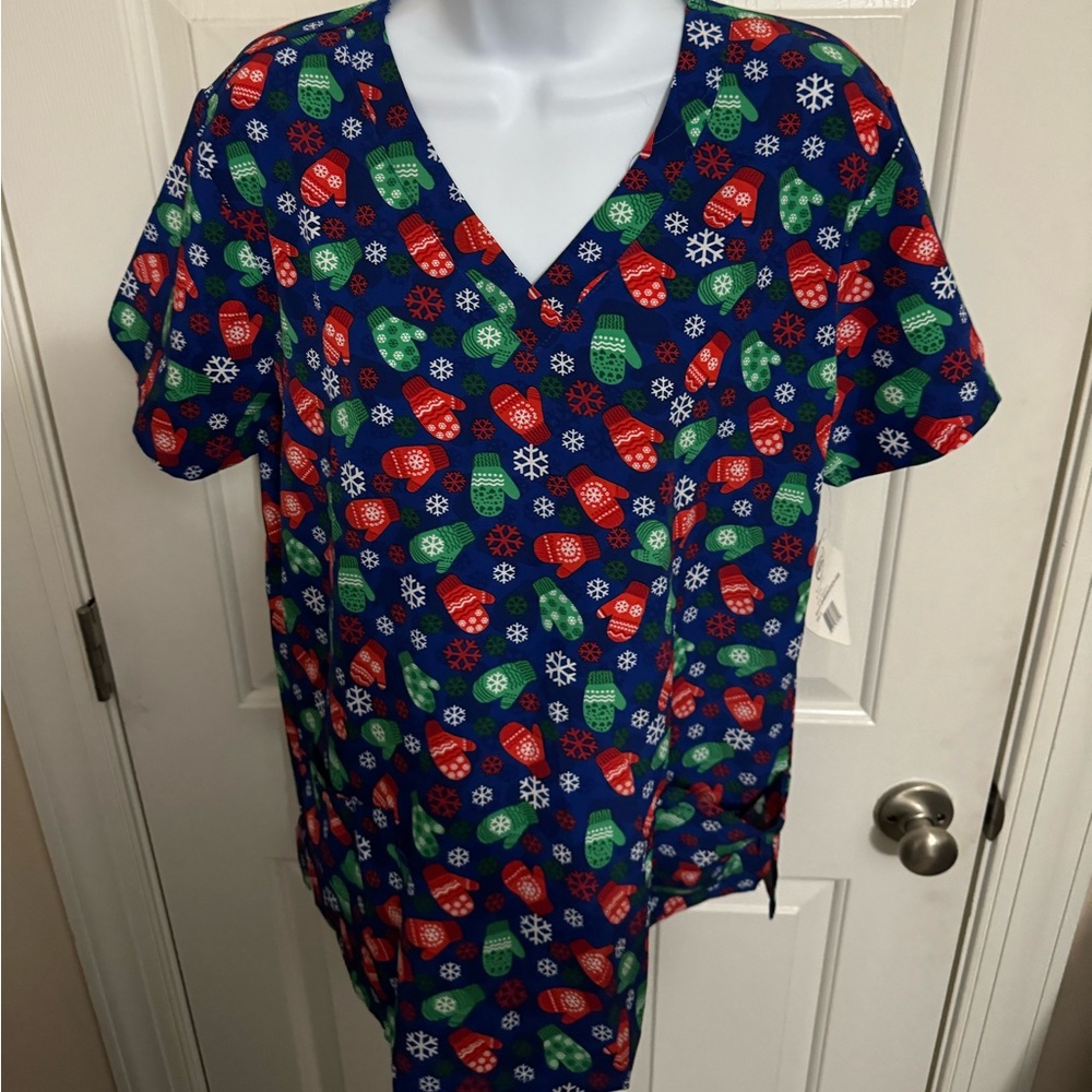 NEW DIVINE Scrubs Merry All Over Mittens  V-NECK  Christmas NWT Nurse GIFT LRG